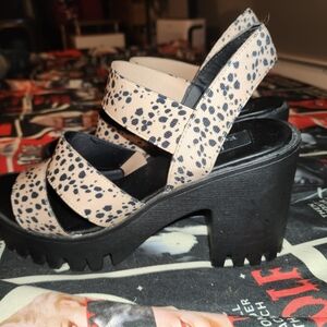 Chunky Platform Sandals in Beige Cheetah Print